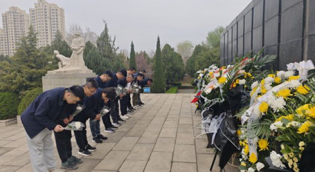 清明祭英烈、共鑄中華魂——經(jīng)十路總監(jiān)辦組織開展烈士陵園祭掃活動