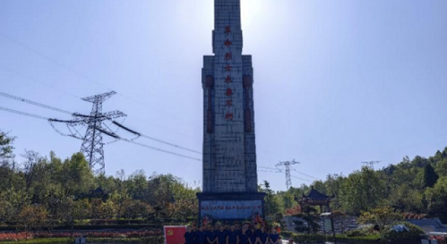 清明祭英烈、共鑄中華魂 -和襄高速第二駐地辦開展我們的節(jié)日--清明節(jié)祭掃烈士陵園活動(dòng)