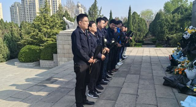 清明祭英烈、共鑄中華魂----經(jīng)十路東延工程淄博段第二總監(jiān)辦祭掃烈士陵園活動(dòng)